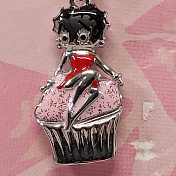 BETTY BOOP 18" NECKLACE WITH HAND PAINTED ENAMEL FLIRTY GIRL CUPCAKE CHARM VTG - Picture 4 of 9